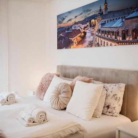 Heart Of Pecs Apartman Free Parking Exterior photo