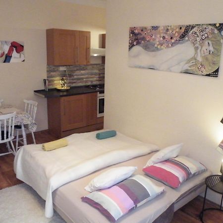 Heart Of Pecs Apartman Free Parking Room photo