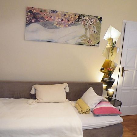 Heart Of Pecs Apartman Free Parking Room photo