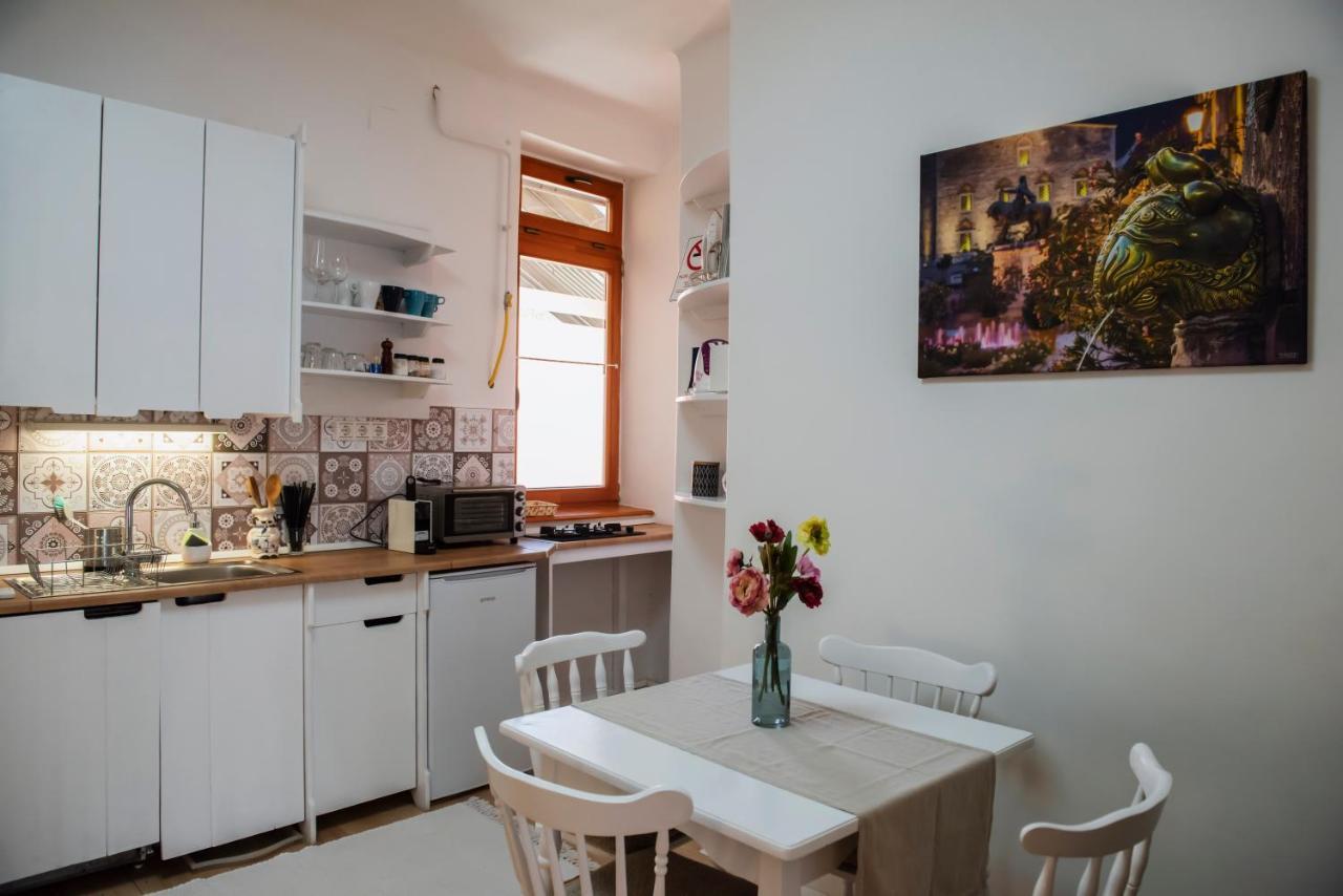 Heart Of Pecs Apartman Free Parking Exterior photo
