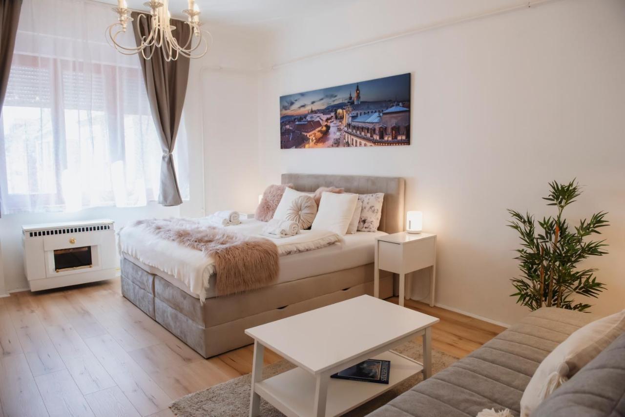 Heart Of Pecs Apartman Free Parking Exterior photo