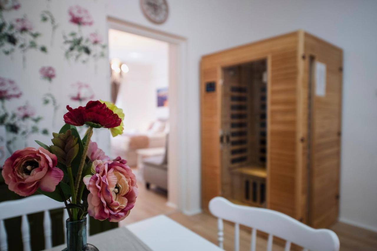Heart Of Pecs Apartman Free Parking Exterior photo