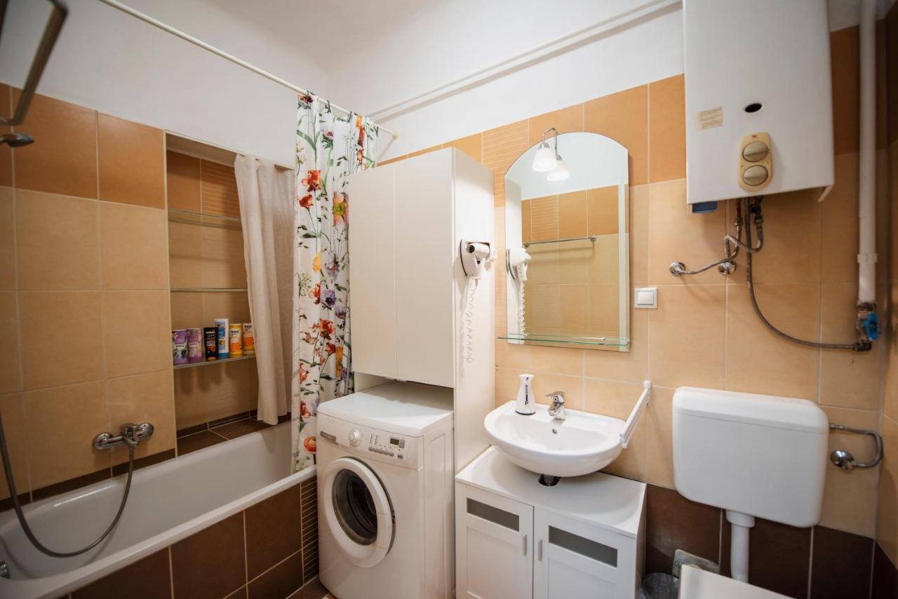 Heart Of Pecs Apartman Free Parking Exterior photo