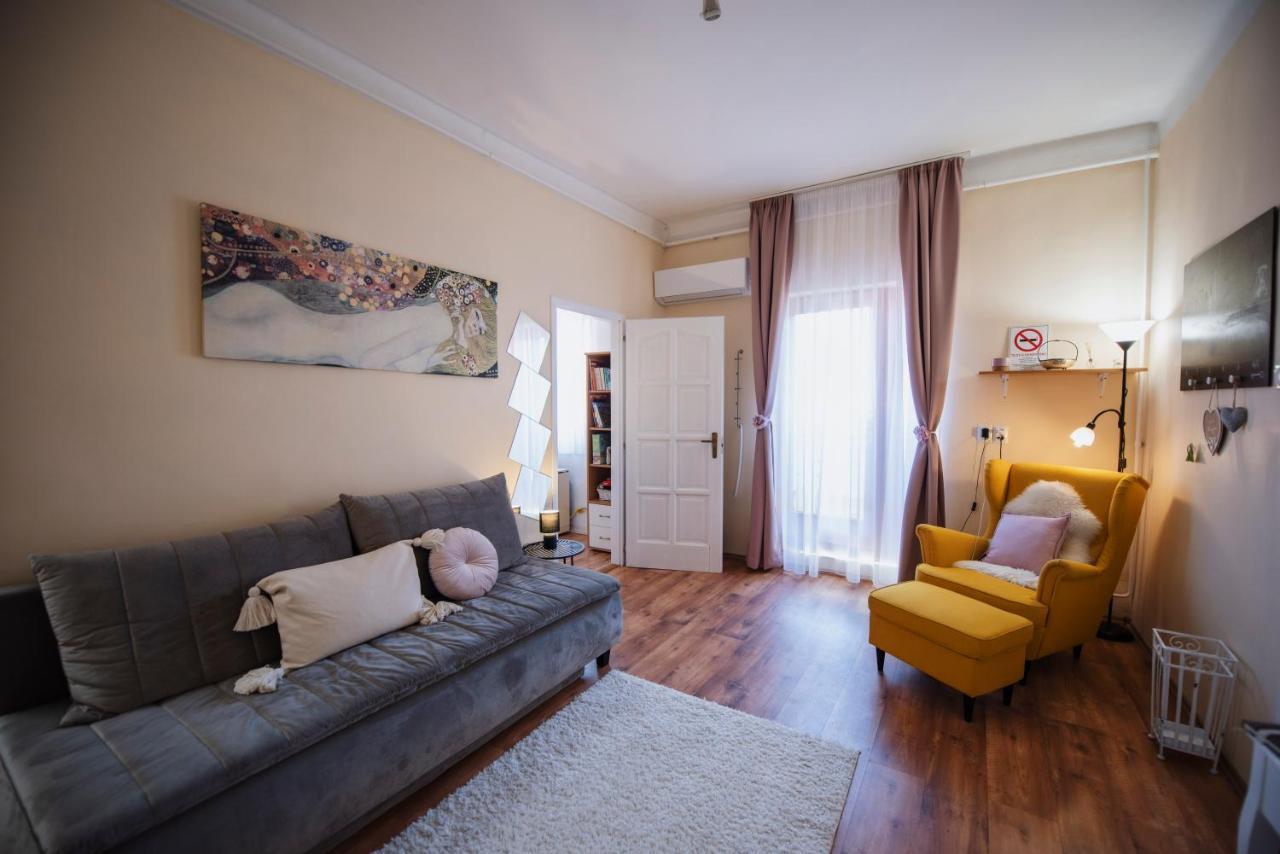 Heart Of Pecs Apartman Free Parking Exterior photo