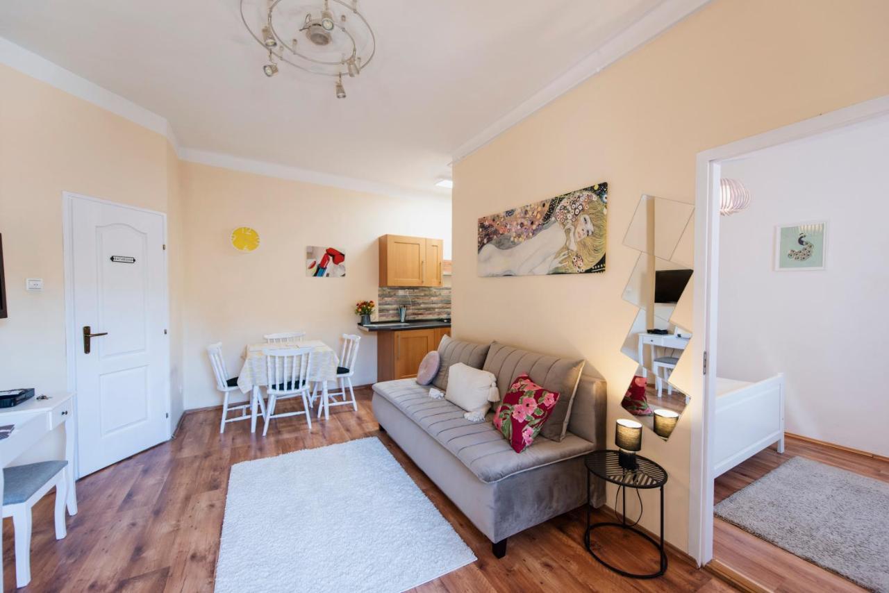 Heart Of Pecs Apartman Free Parking Exterior photo