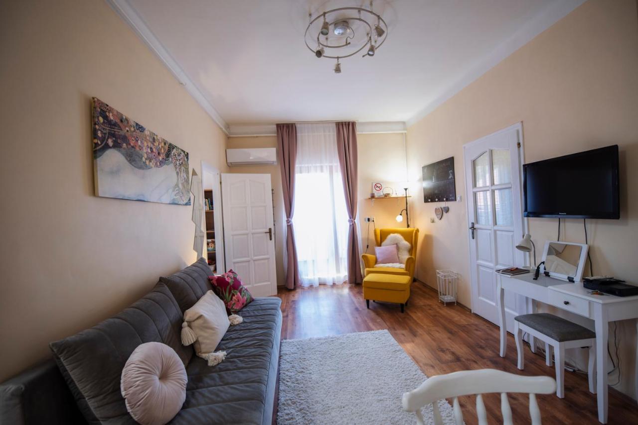 Heart Of Pecs Apartman Free Parking Exterior photo