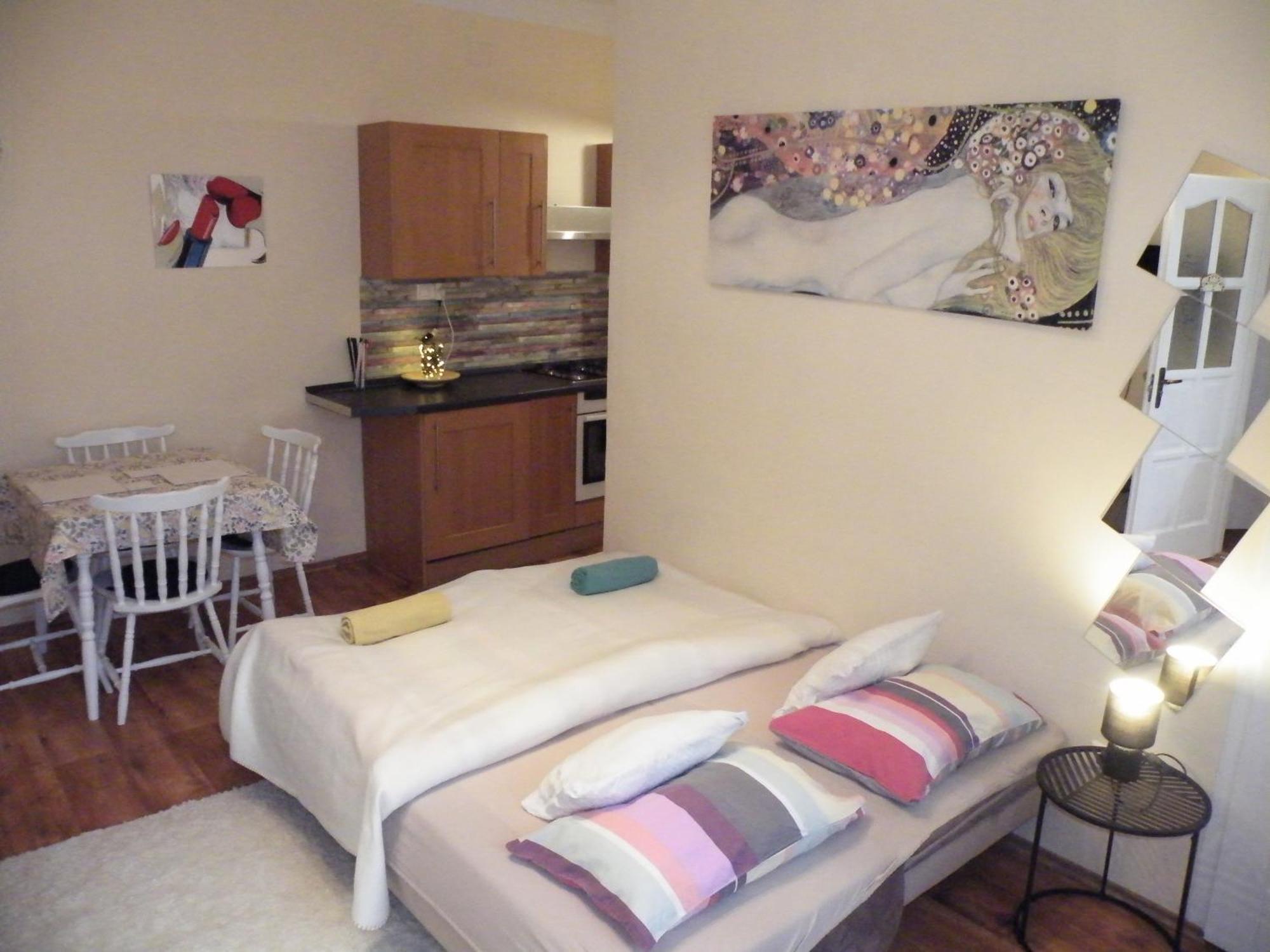 Heart Of Pecs Apartman Free Parking Room photo